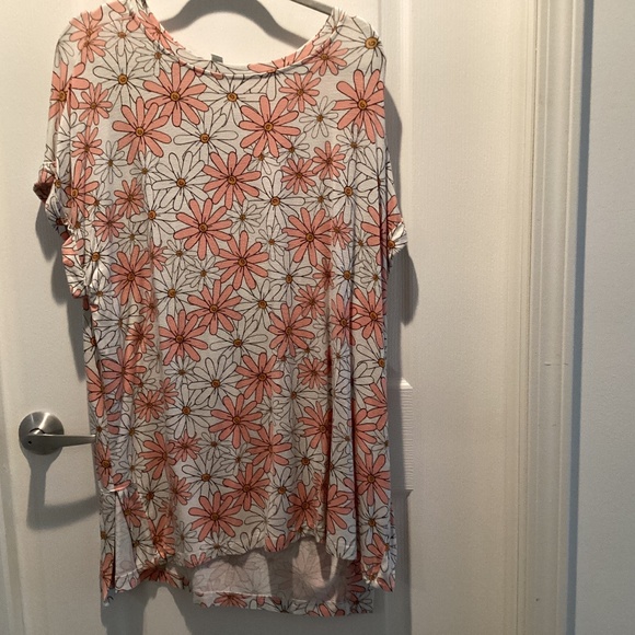 Lularoe 2x tee - Picture 1 of 5